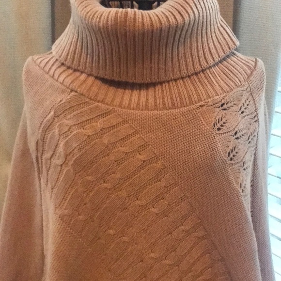 Francesca’s Collections Classic Camel Poncho - Picture 4 of 7